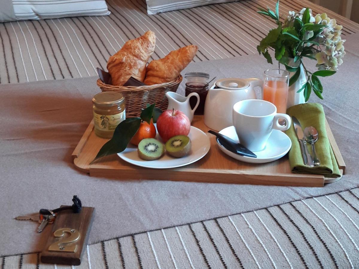 Logis Hotel Restaurant La Barguillere Saint-Pierre-de-Rivière Dış mekan fotoğraf