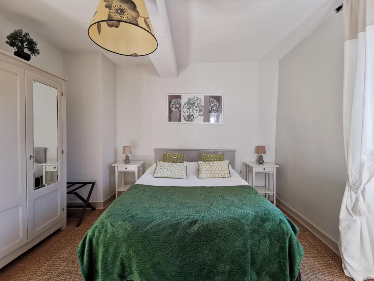 Logis Hotel Restaurant La Barguillere Saint-Pierre-de-Rivière Dış mekan fotoğraf