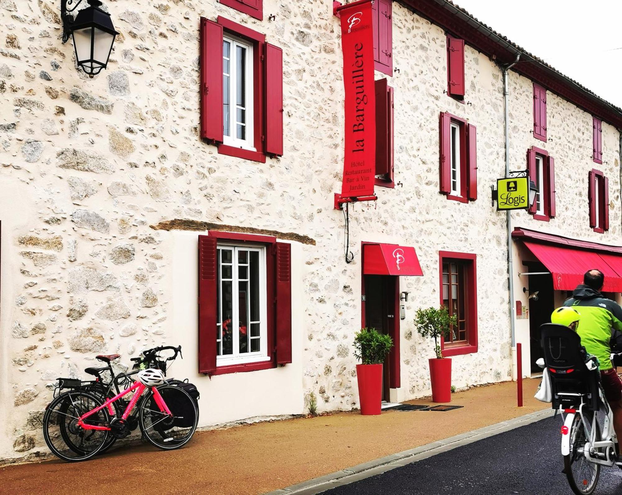 Logis Hotel Restaurant La Barguillere Saint-Pierre-de-Rivière Dış mekan fotoğraf