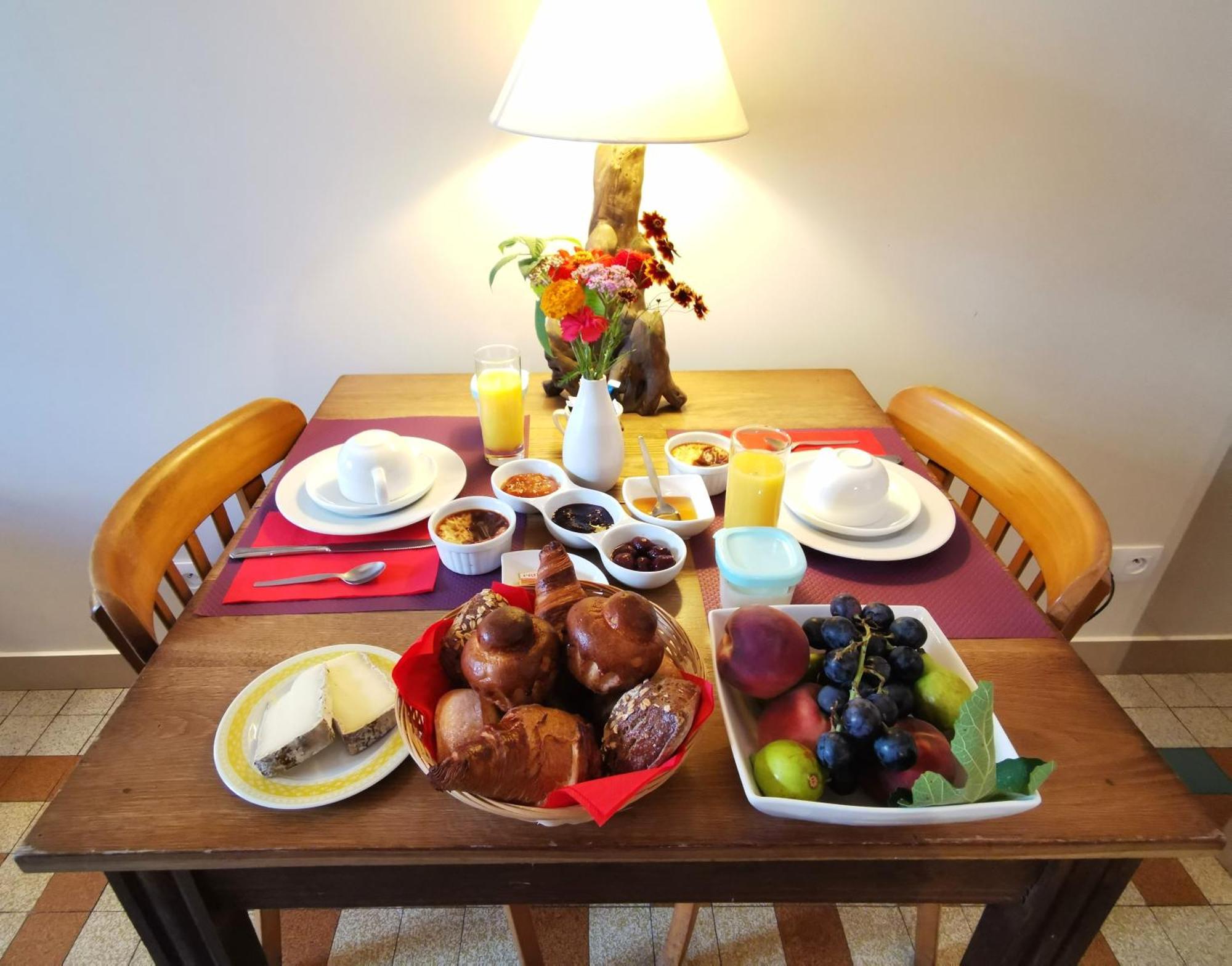 Logis Hotel Restaurant La Barguillere Saint-Pierre-de-Rivière Dış mekan fotoğraf