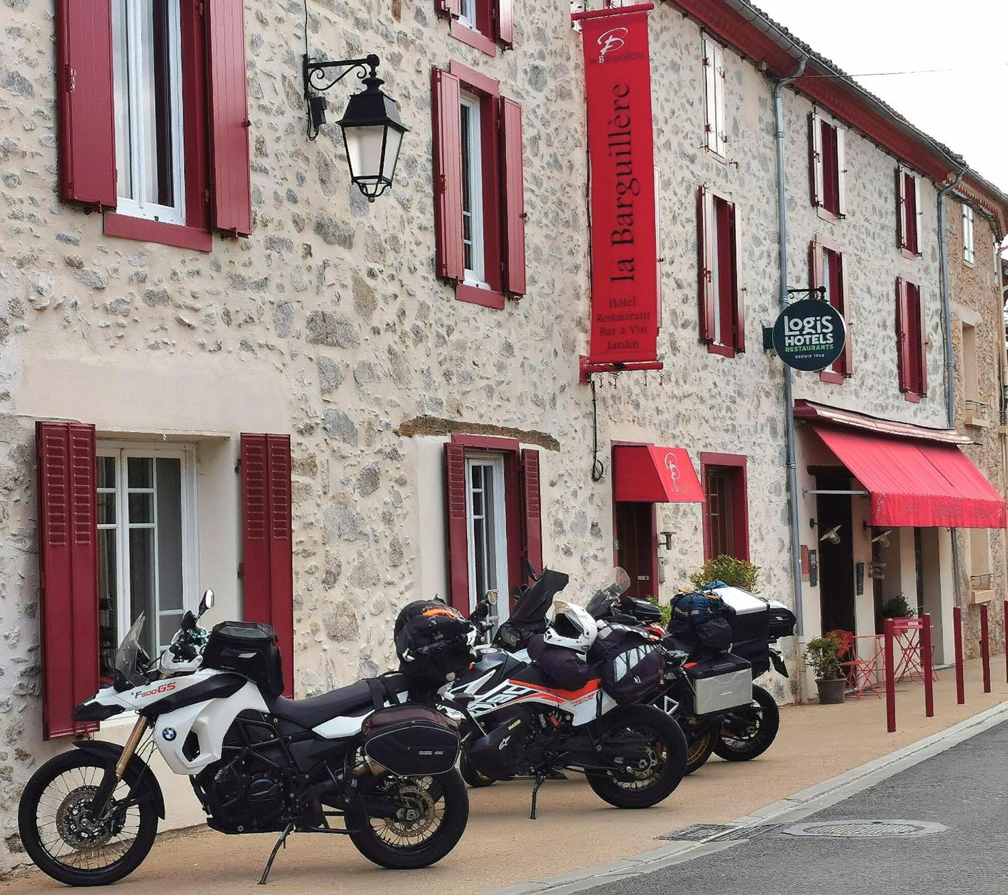 Logis Hotel Restaurant La Barguillere Saint-Pierre-de-Rivière Dış mekan fotoğraf