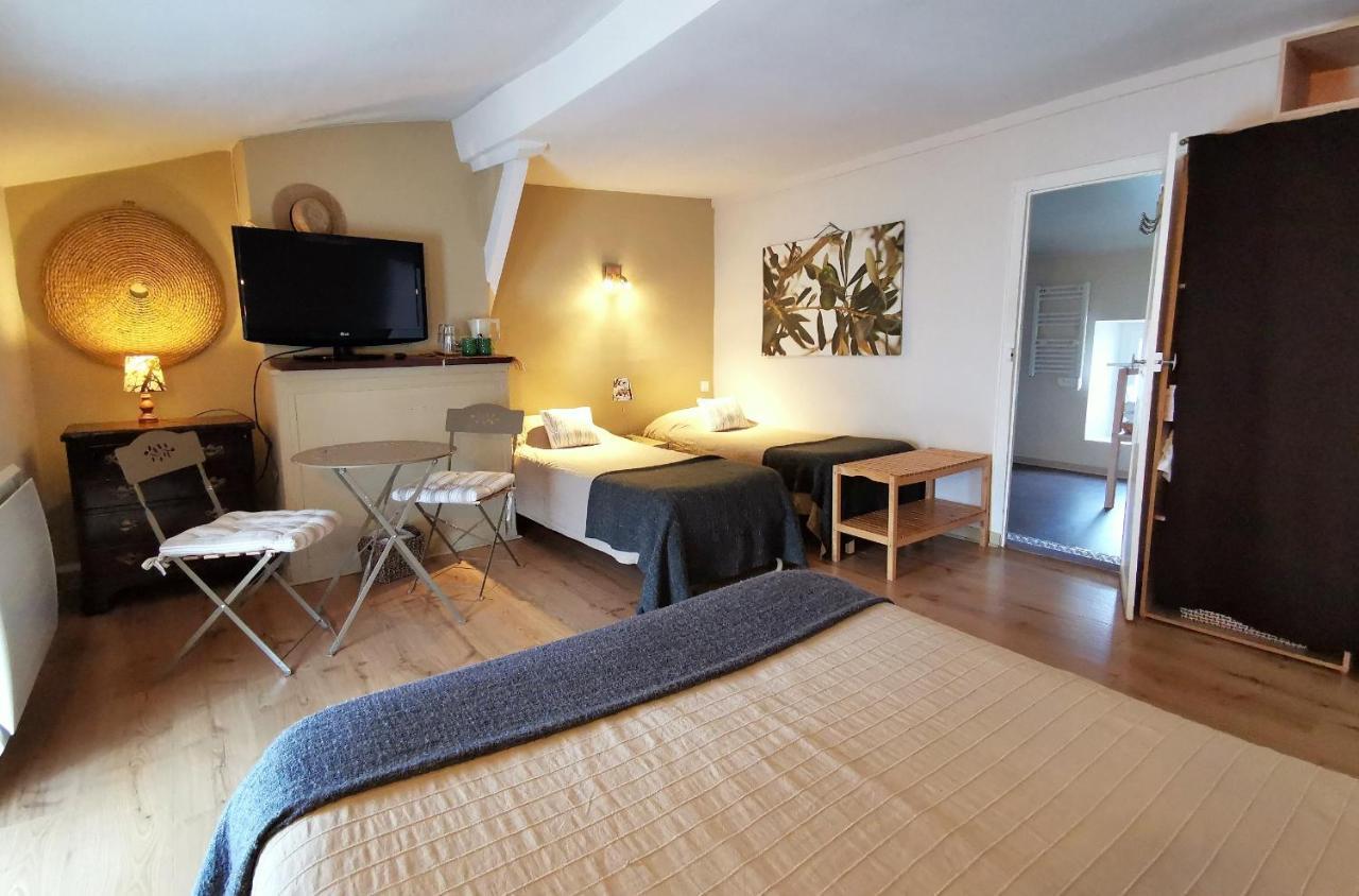 Logis Hotel Restaurant La Barguillere Saint-Pierre-de-Rivière Dış mekan fotoğraf